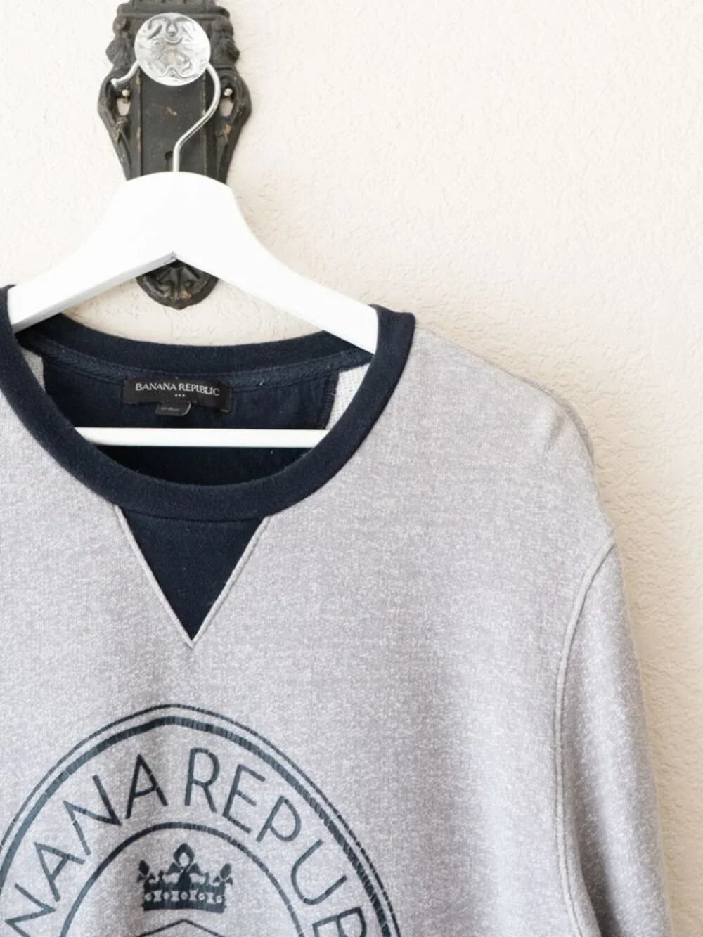 Banana Republic Travel Safari Sweatshirt Gray Logo Graphic Pullover Large